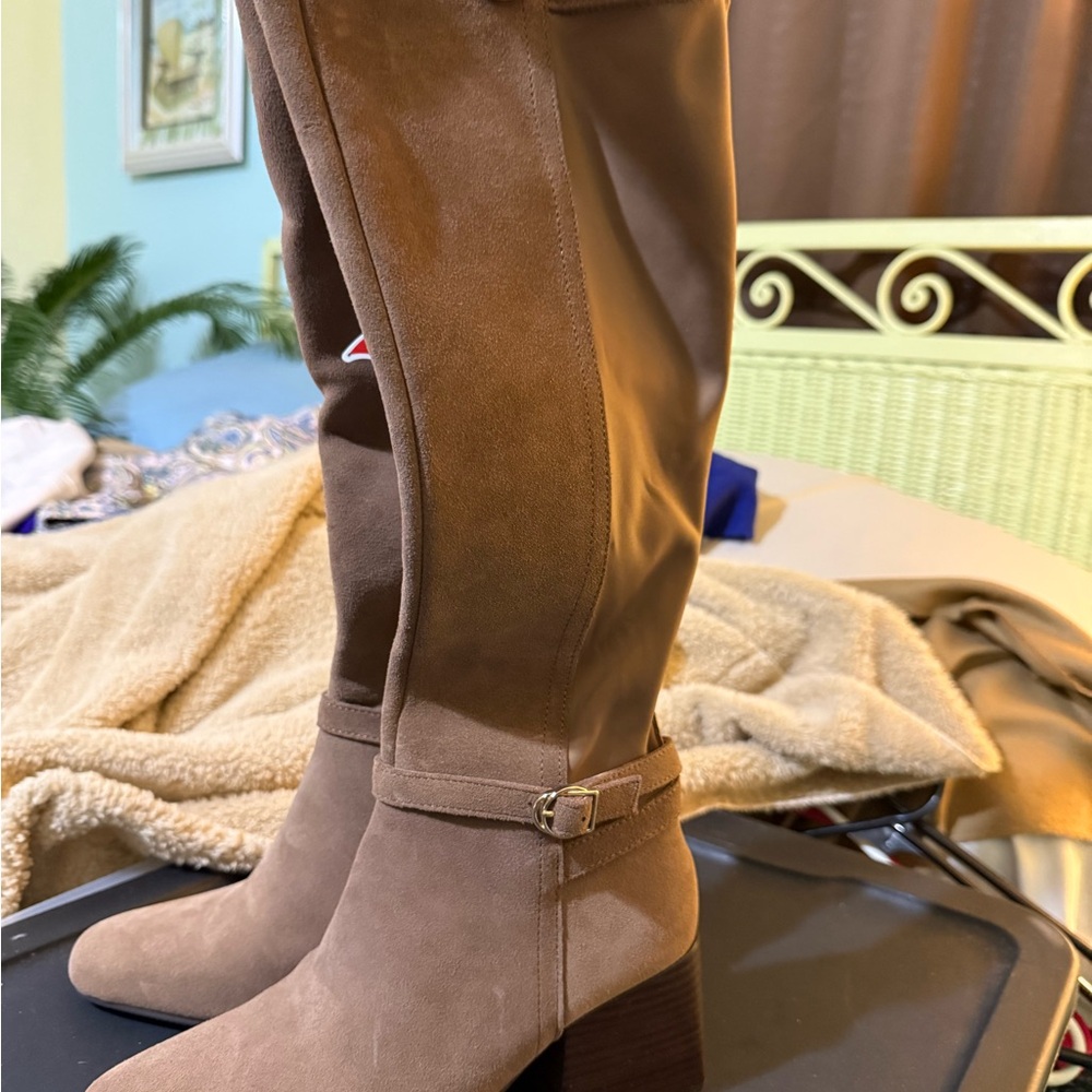 Chic Brown Heeled Boots for Women